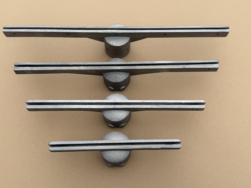 forskellige topholdere til gadeskilte