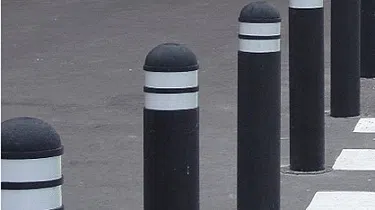 Eftergivelig pullert