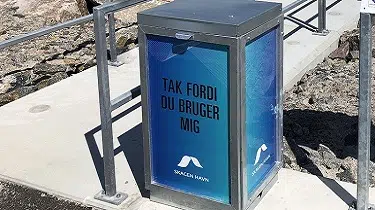 Skraldespand med skilte Skagen Havn