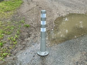 Eftergivelig Pullert 75 cm med Reflekser