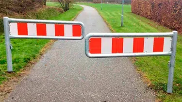 Spærrebom med skilte