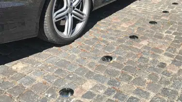 Vejsøm parkeringsplads i brosten